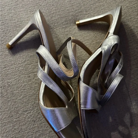 Stuart Weitzman mariposa leather silver heels - Picture 2 of 5